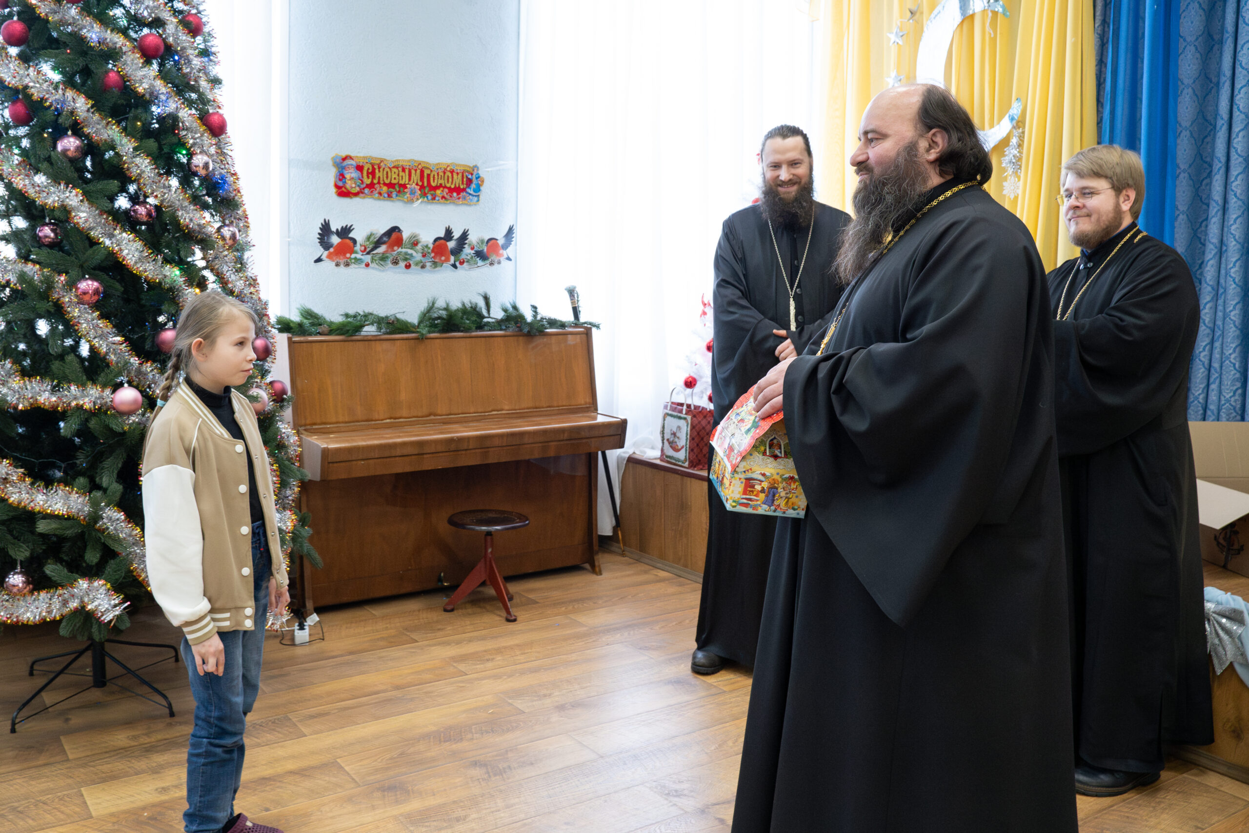 Епископ Парамон поздравил с Рождеством детей из детского дома и воскресной  школы при Городецком монастыре | 15.01.2024 | Нижний Новгород - БезФормата