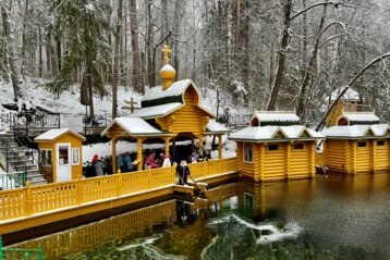 30 декабря. Паломники из поселка Гидроторф в Свято-Троицком Серафимо-Дивеевском монастыре (фото Анны Куликовой)